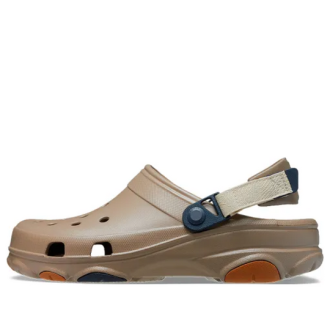 Tamanco Crocs Classic All Terrain “Cáqui” 206340-2F9