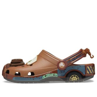 Tamanco Crocs x Cars Classic “Mater” 209371-0DA